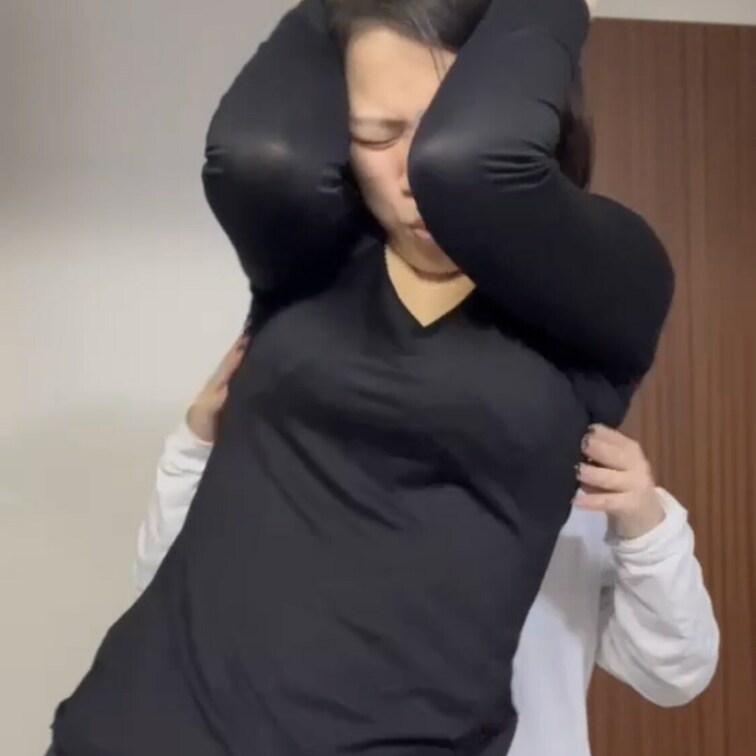 皆様いつもご購入ありがとうございます☺️
今回のくすぐり動画はこちらです👍

是非見てあげてくださいね(  ˆОˆ