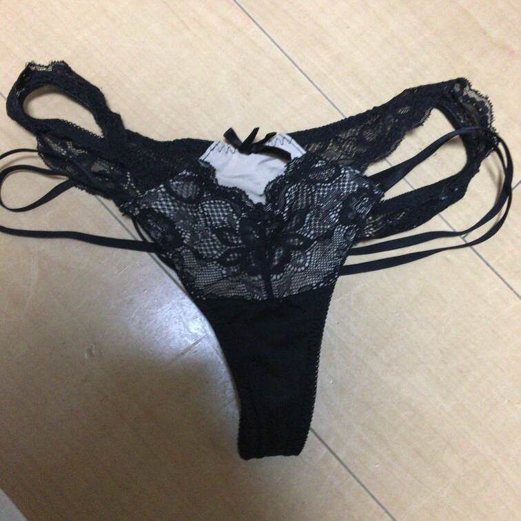 久しぶりにパンティ生脱ぎしてもらいました✨
２０歳のギャルちゃんです。
すごいパンティはいてますね💦

クロッチ