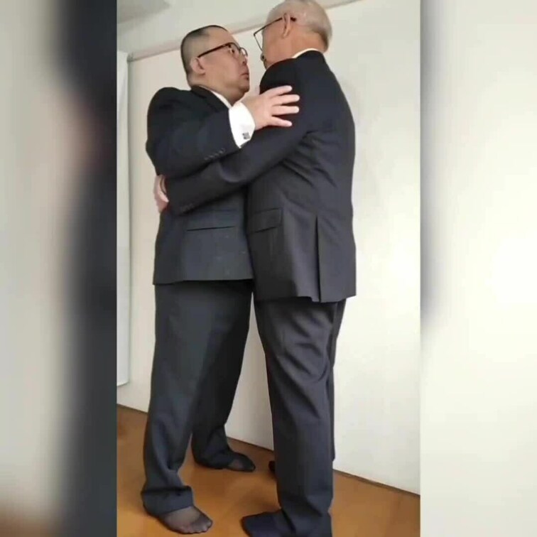laohu(160.80.56)ちびデブ親○○○さんとのコラボです。シャブリ合い、乳繰り合の動画をどうぞ!約23分です。