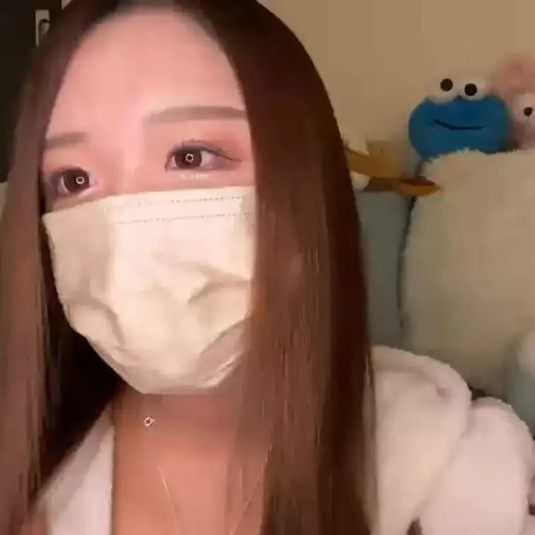 【あおい 21 歳】

あおいさんのライブ配信動画です
生ライブ配信だと、1 回の有料配信を視聴すると、おおよそ平