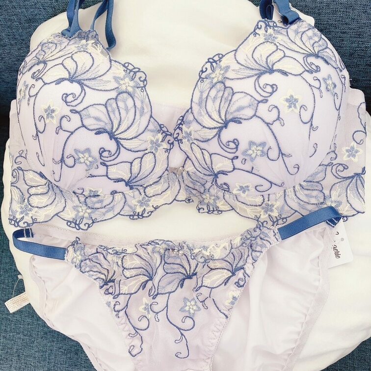 チップありがとうございますっ😭💕
まだ始めたばかりで、投稿数も少ないのに、数名の方からチップいただきました💦

い