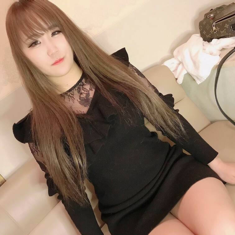 コロナ禍の時期の、
本来は手が届くはずもない素人女性を手に入れることが出来た時代の記録です

今回は美容系で働いて