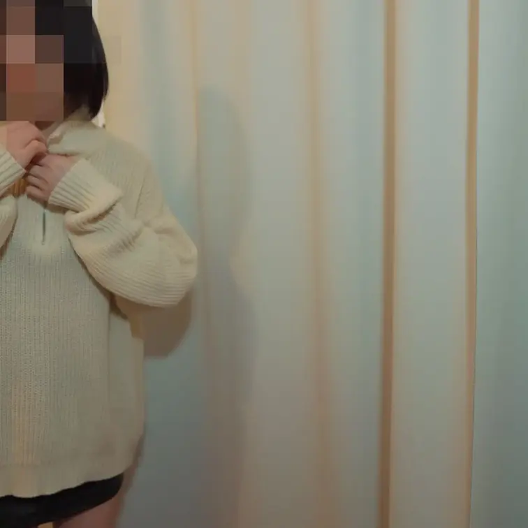 夜の女のマッサージ前の着替え撮影に成功。
(涼森れむ似の美女キャバ嬢。)
