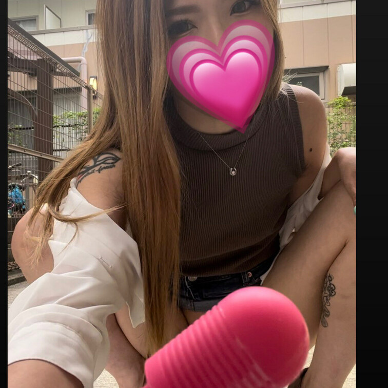 ノーブラノーパンでおっぱい見せや
バイブを挿入してオナニーしてみたよ♡
くちゅくちゅ音がやばかった///
やっぱり
