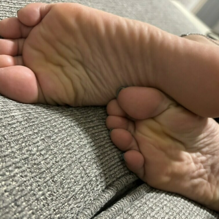 舐めてゴミとってくれる?