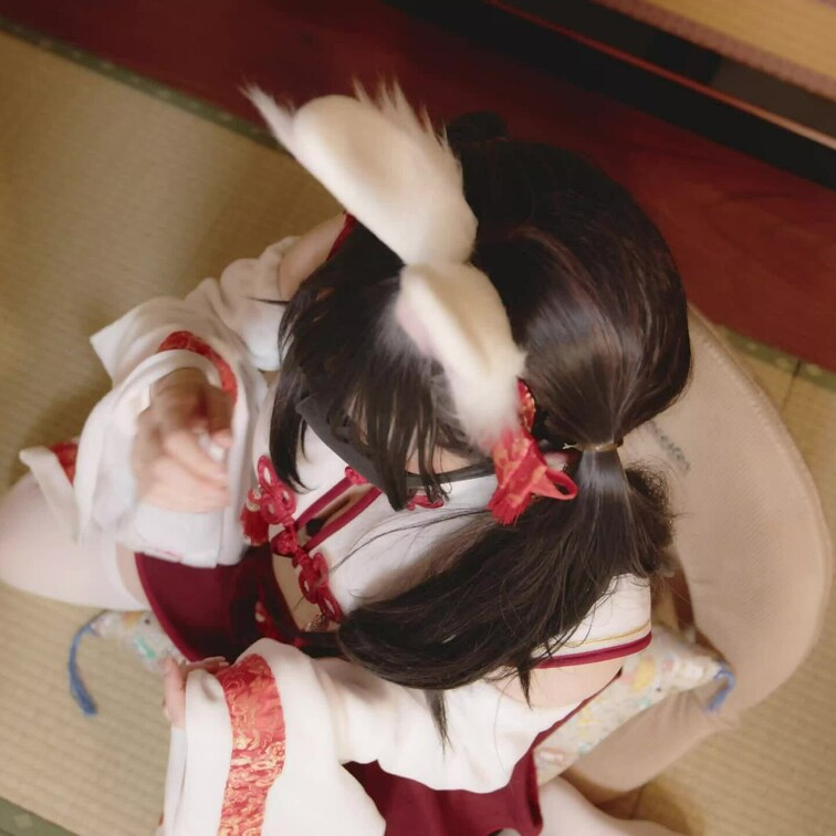 [ 上からアングル ]

干支うさぎコスで謹賀新年じゅぽじゅぽフェラっ🐰
我慢しすぎで臭くてブリッブリに固まったそ