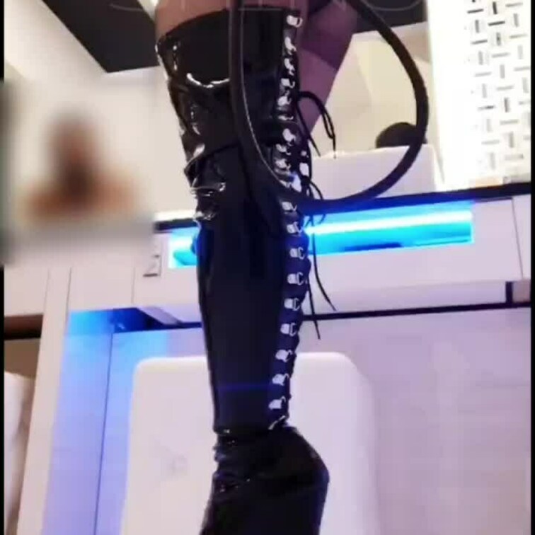 甘酸っぱいな性の目覚め…

昭和生まれのマゾの時代には教師からの体罰があった。
正座、重い物を持たされて姿勢の○○