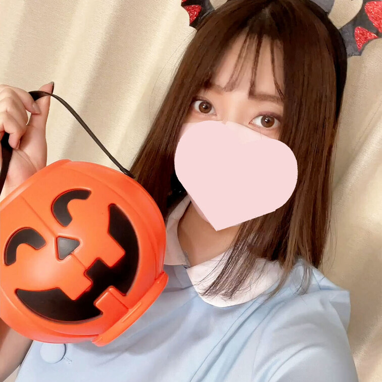 本日でゆいちゃんのハロウィン動画が販売終了となります
最後の今日はコッソリ自撮りをしていたゆいちゃんをお届けします