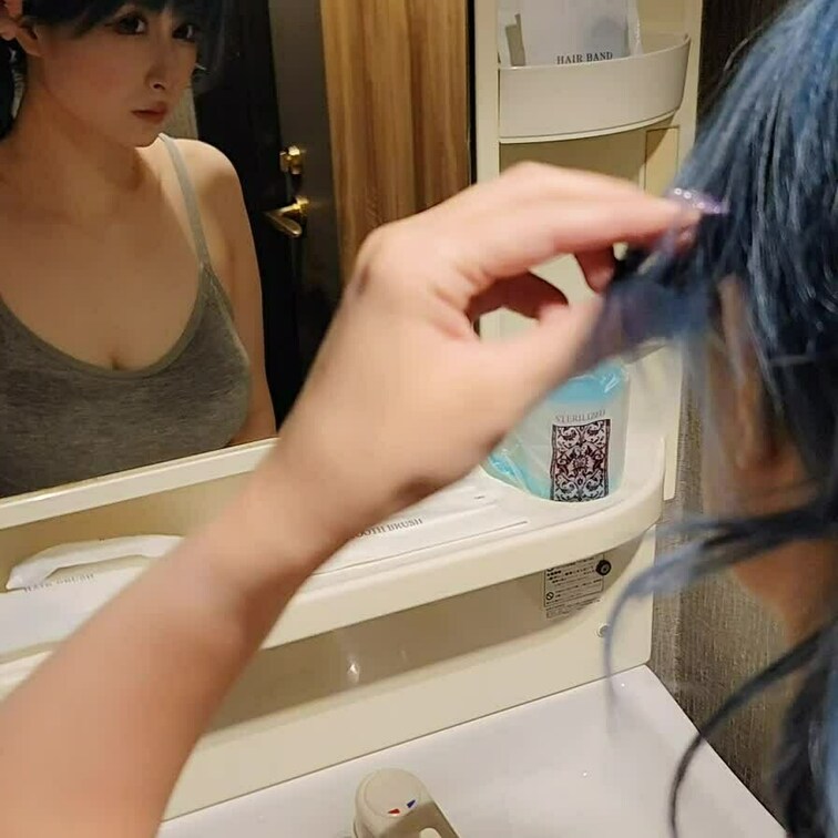 鏡の前で後ろから電マでこっそりイカせるシリーズ神無月れな😄