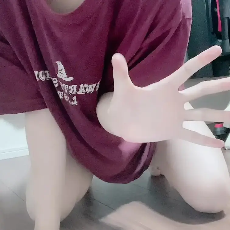 潮吹き動画が人気で嬉しいです...
いっぱい見られてると思うと興奮しちゃうよね。

亀頭責めして「びゅ〜〜〜って潮