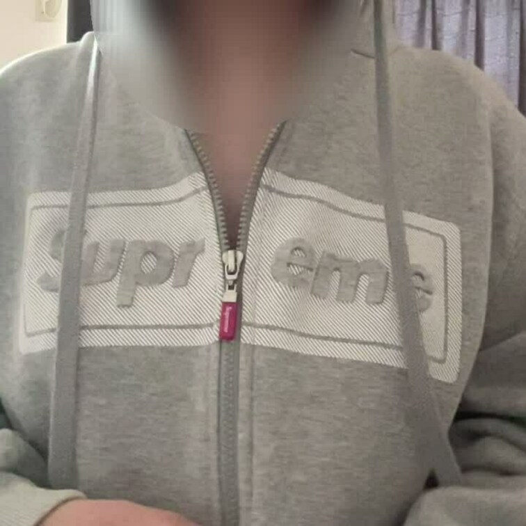 乳首をいじいじします