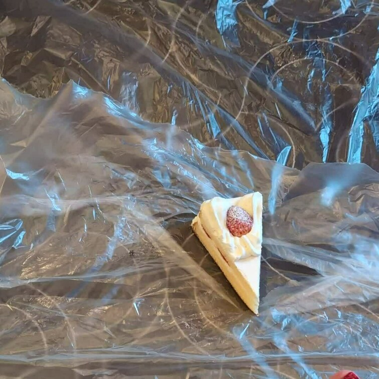 初めてのフードクラッシュしたよ!ショートケーキ潰してます!
