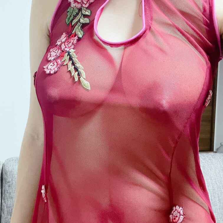 赤のチャイナ服は好きですか？
最近たくさん写真と動画が溜まってます、後ほどアップしていきます🤍