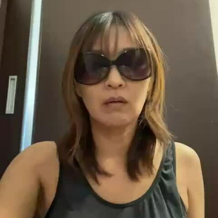 きゅうりをなめなめしたり、指をなめなめしたり、口を使った動画になります！

隙間時間にサクッとご覧いただけると思いま