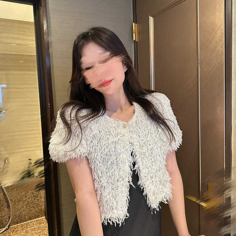 旦那が前に会ったちんぽ入れるたびにイく高身長JDと再会して目隠して二発中出し