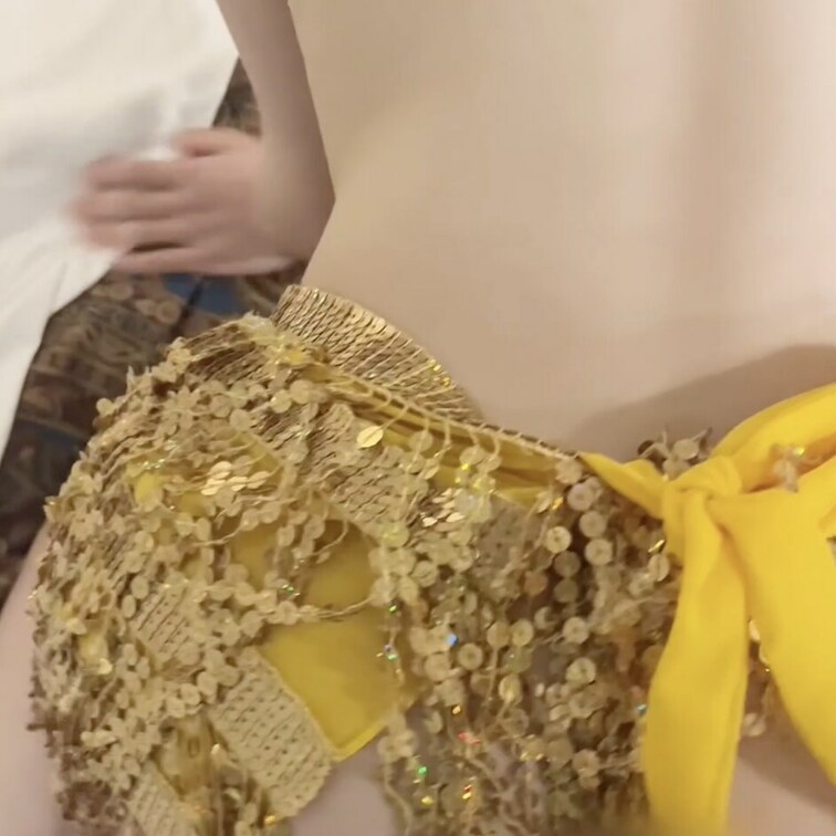 サルサっていう、ダンスの衣装着てエッチ。アップ版