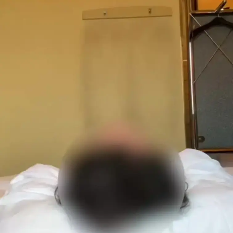 27歳OLの顔騎騎乗。
21時まで残業して、顔に乗られてるのが22時頃。
さすがにマン臭がパンツに染み込んでて臭いで