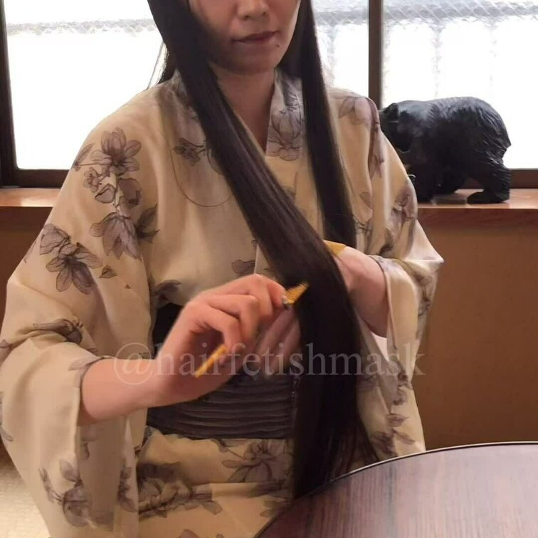 黒髪スーパーロングヘア動画です。