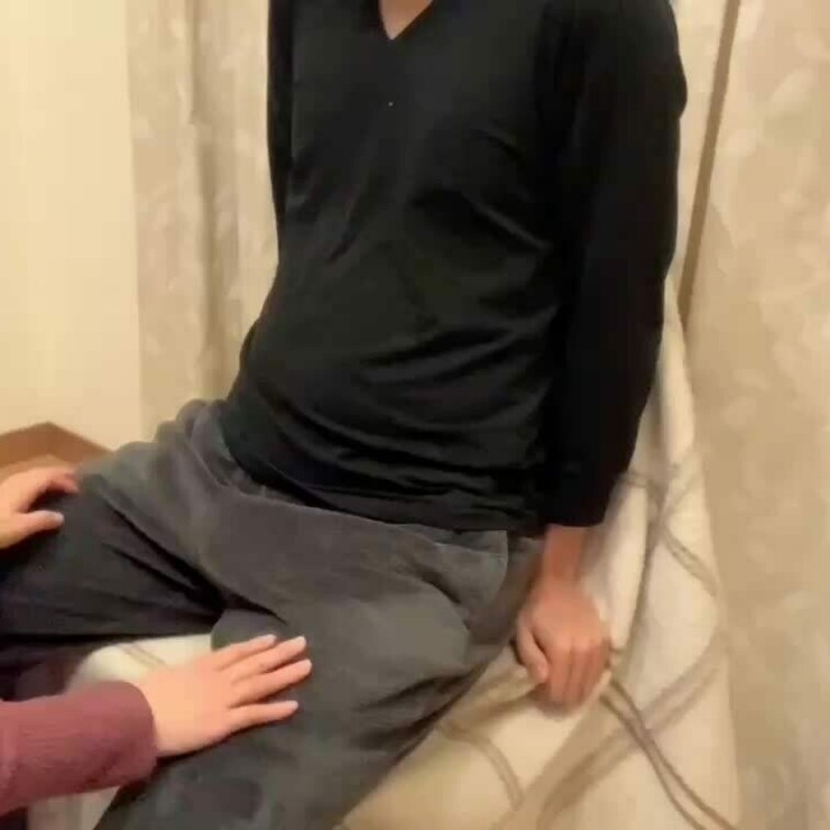 お待たせ致しました🤭
彼を目隠し、手足を椅子に縛ってご奉仕してみた❤️‍🔥