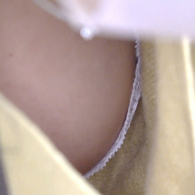 ちょい見せ。本編はこちらから→
#11【陶芸中の胸チラ】旦那さんいいんですか！？エロすぎ爆乳の誘惑!!



