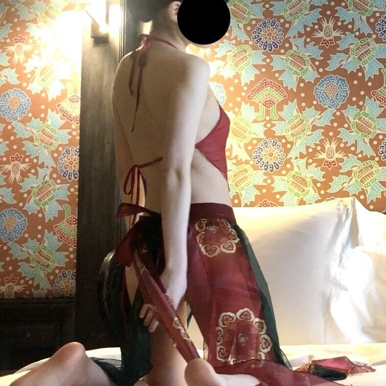 中国古代の結婚式の服を着せられたよ
