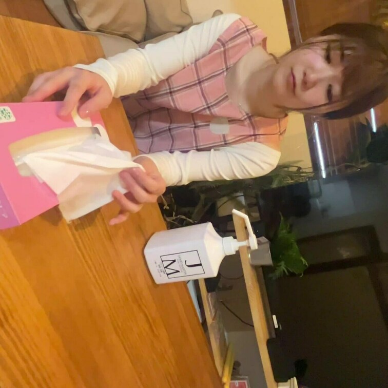 ティッシュと消毒液で簡単お掃除タイム🧴✨️
子どもたちの笑顔を守る第一歩💛