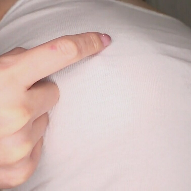 ポチッと乳首⁉️わかる😁