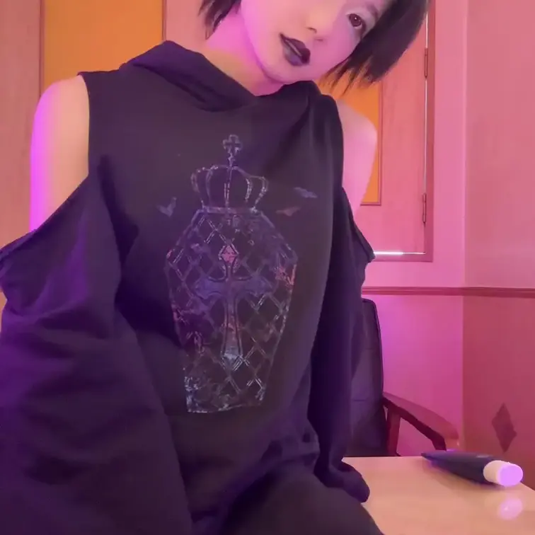 ゴスメイクはいいぞ(* ´꒳`*)