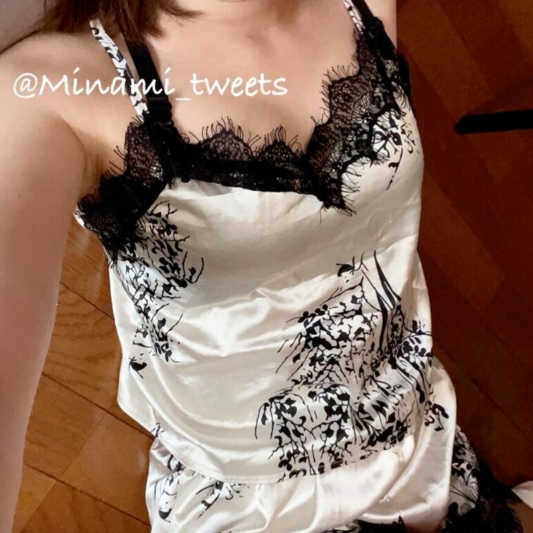 疲れちゃって床に寝転がってます。
良い週末過ごせましたか？
おやすみなさい🌙