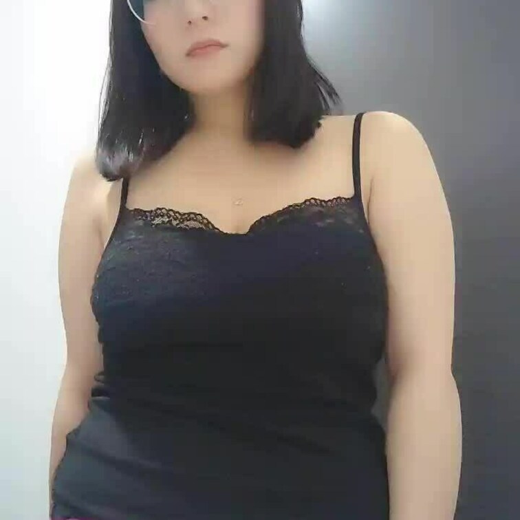 むらむらむらむら
全然えっちくないパンツだけど
なんか太ったけど
激しくされたい…脱衣所とかでもいいかな？


