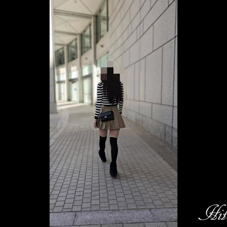 散歩してただけなのに沢山の人が見てくるの、
私のおっぱいって服の上からでも目立つのかなぁ？！
この続きは動画でね。沢