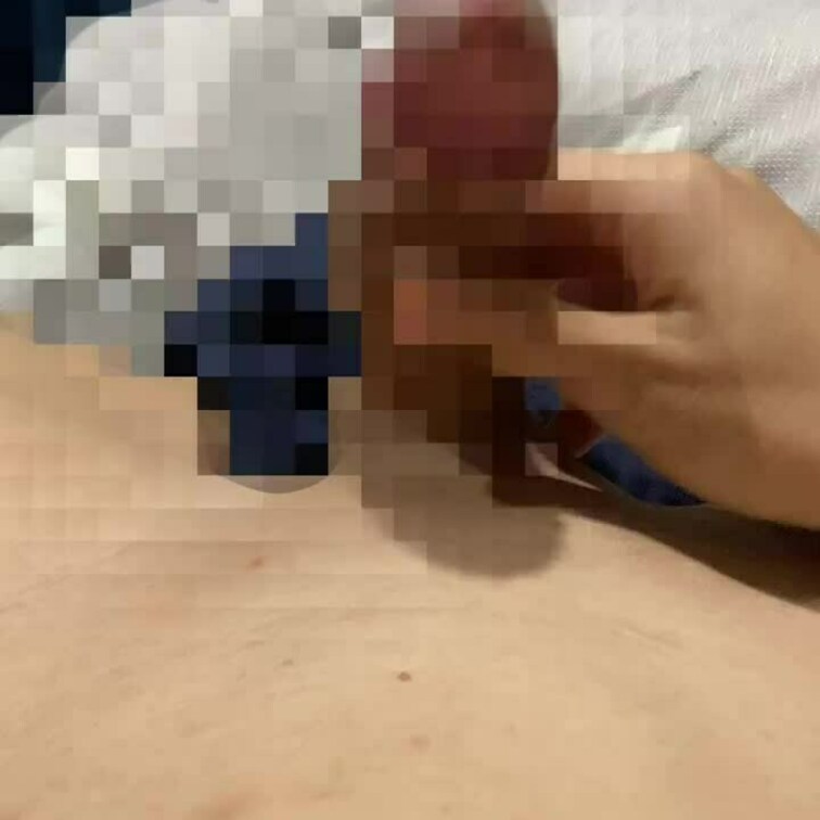 【祝】初投稿
オナニー　自慰行為です。
精子量普通の濃いめです。
14cmの5cm。太め。
カチカチの上向き。正