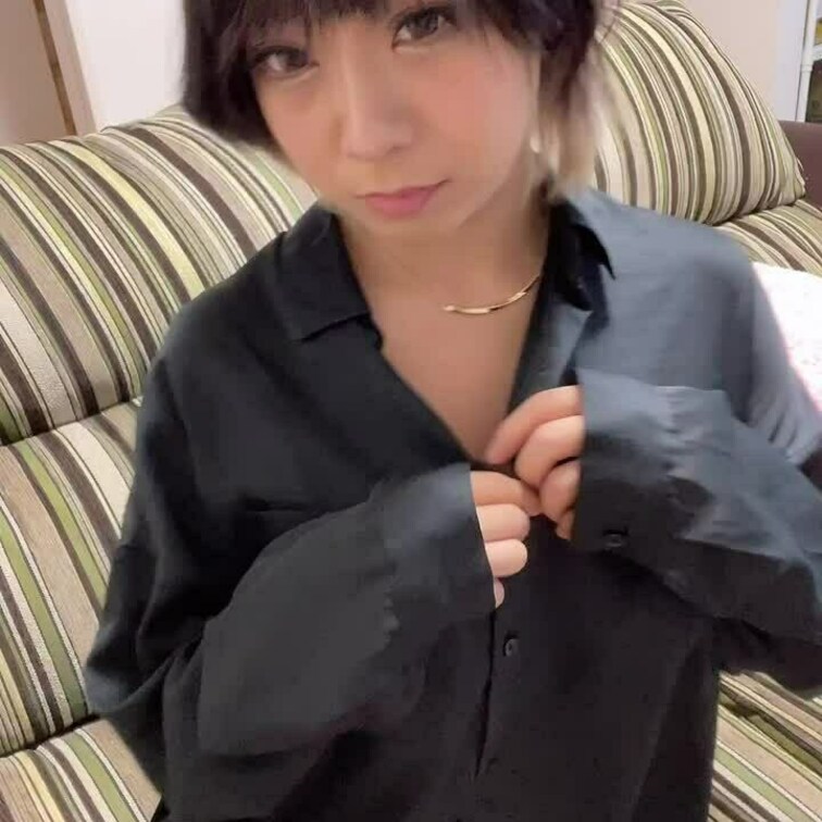 ぬぎぬぎするから、見ないで♡♡