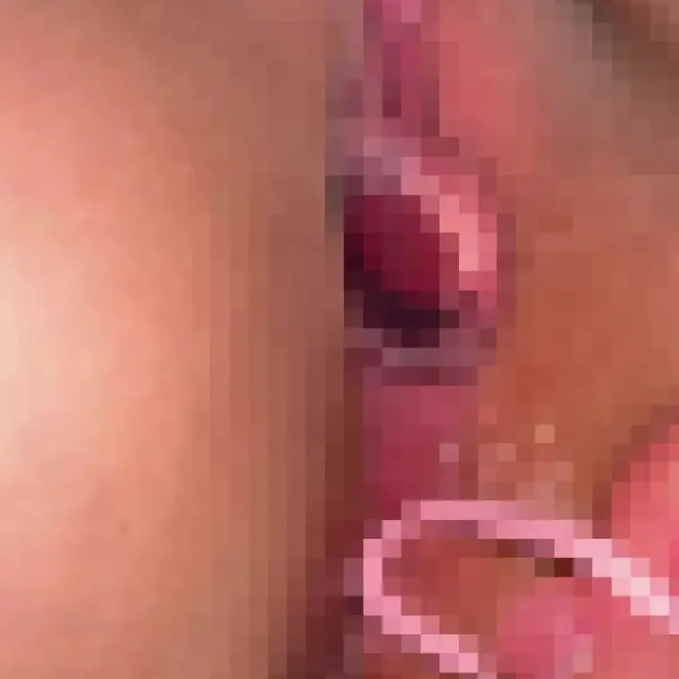 アナルバイブを引き抜く動画です