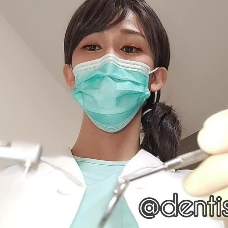 【患者目線】ドS歯科女医【シミュレーション動画】

痛くても我慢させたり押さえたりする怖い女医さんです。泣いてもやめ