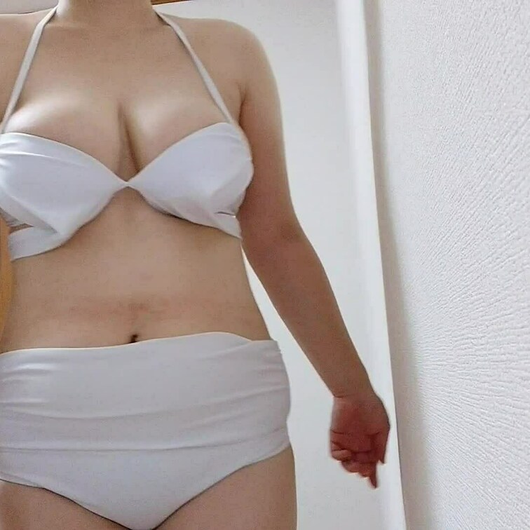 白色のビキニ👙
サイズが小さかったから、おっぱいこぼれてる🙈
フル動画は有料プランで見てね(〃∇〃)