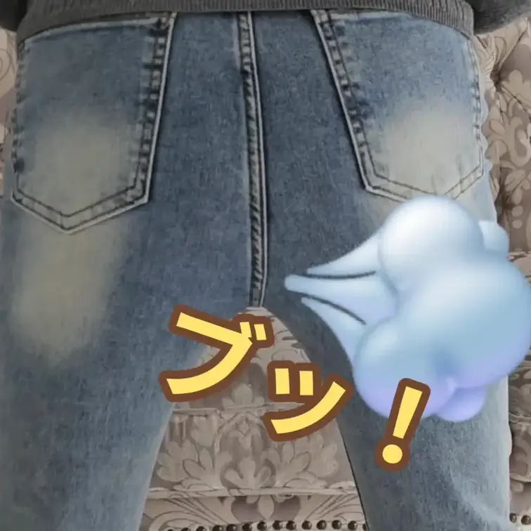 ｢ブッ！｣という歯切れの良いオナラの音💨
｢ぷっ｣とか｢ブ～～｣とか｢ボフッ｣など 色んな放屁サウンドがありますが、皆