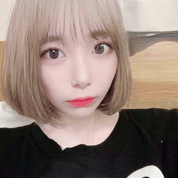 なんかお腹に変なあざが出てきちゃったんですけど、みてくれます?