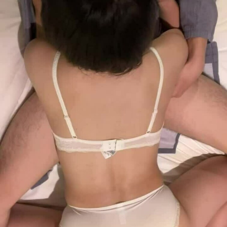 たまごちゃんの乳首責め動画になります！
たまごちゃんが僕のことを責めているはずなのに僕の声で腰振りだして負けちゃうたま