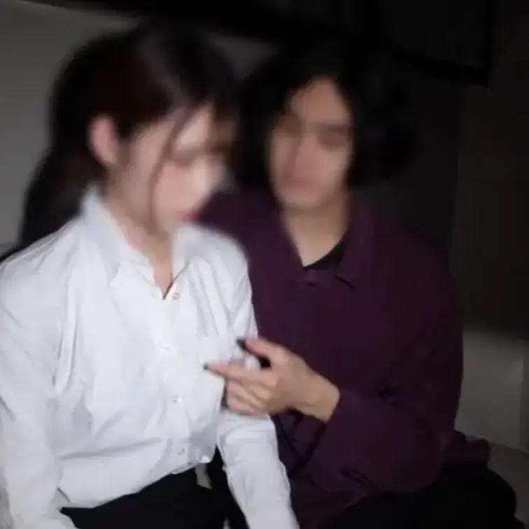 新卒営業女子ちゃんと普段着てるスーツ姿でハメ撮り