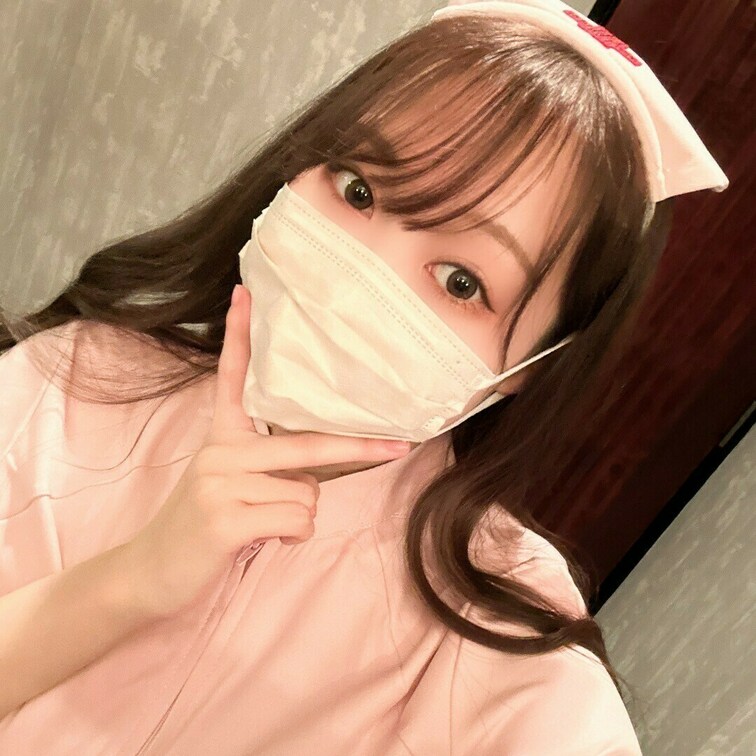 "☆.。.:*
こんばんは!前に撮ったコスプレ。
看護師さん?ナースです!
似合ってるのかなあ🥲
いいね♡
