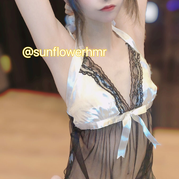 ベビードールで腋見せ…♡