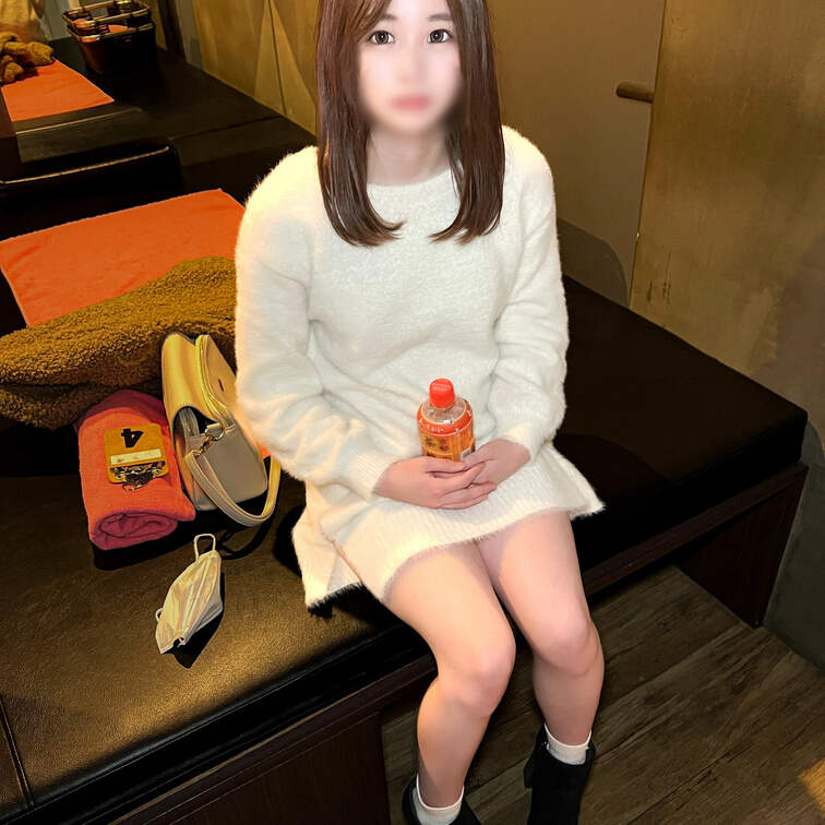 【個人撮影】垢抜け無いスレンダー系美女と鏡張りのレンタルルームでパパ活_生チンのおねだりに中出し対応