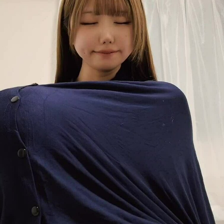 かなみを授乳ケープの中で好き勝手する動画😀