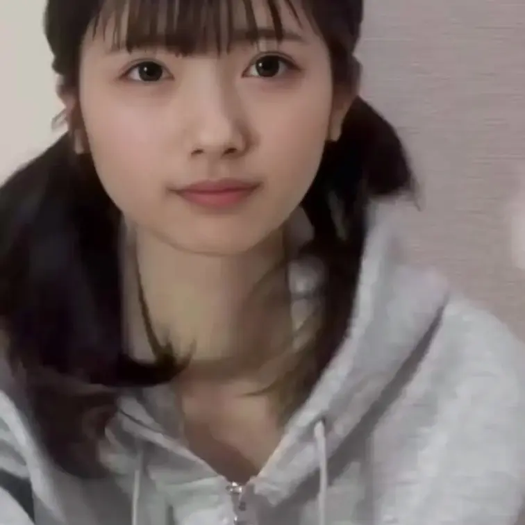 ノーブラでパーカーはエロくない？？