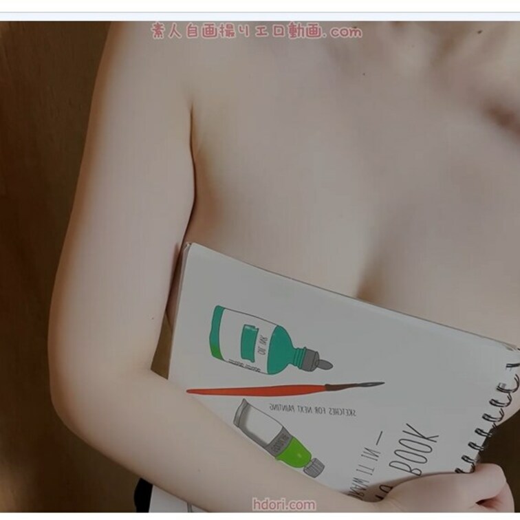 ノートで乳首をかくしてゆっくり下げてみたよ☆