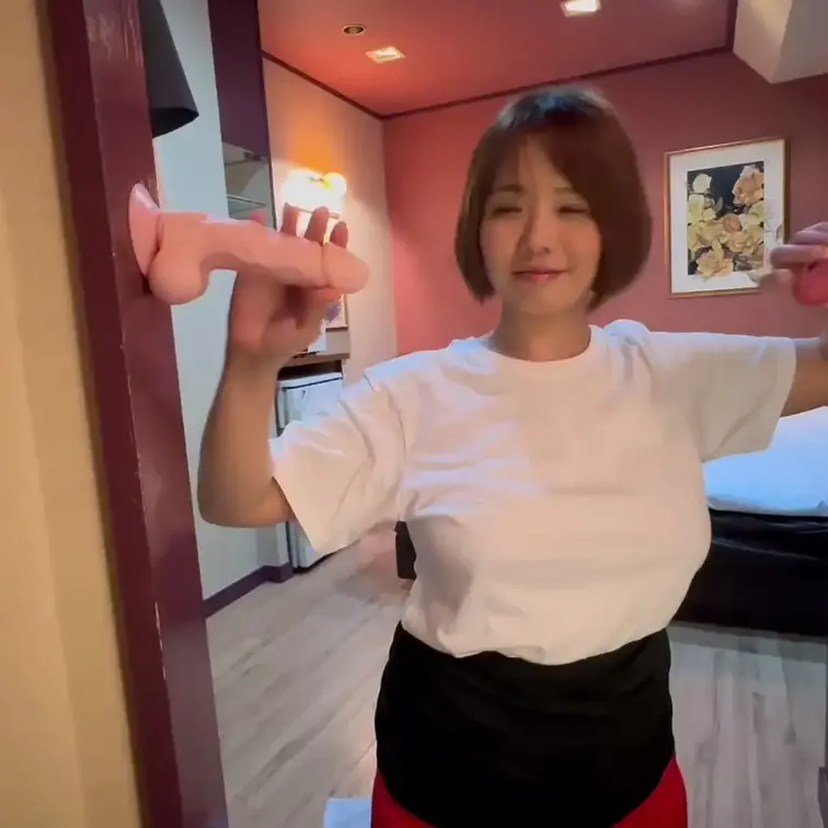 熟女がディルドをWフェラ
種類の違うディルドをジュポジュポしゃぶってるよ