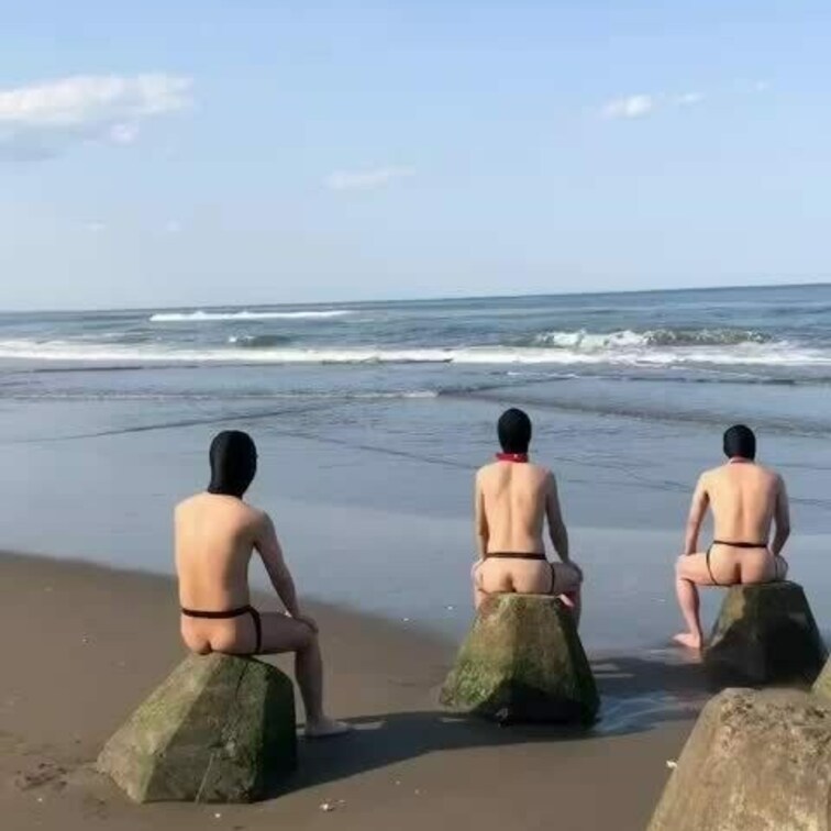 マゾ3人
海で黄昏る。