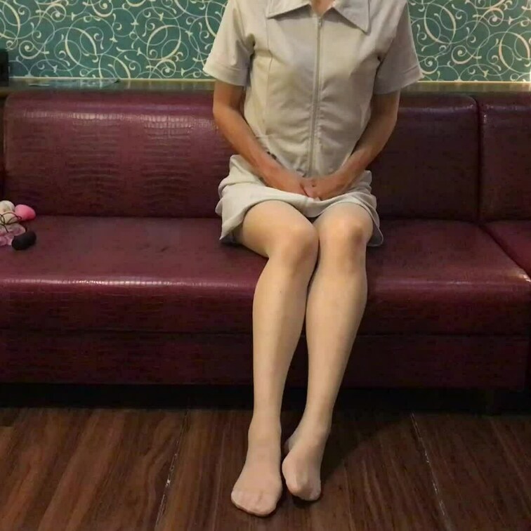 右上の「♡いいね」押してから見てくれると嬉しいです🥰


あやのの生着替えだよ。


ナース服から何に着替え