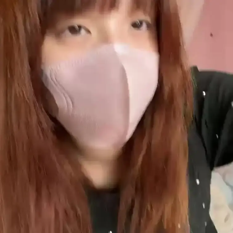 【みれい 20 歳】

みれいさんのライブ配信動画です
生ライブ配信だと、1 回の有料配信を視聴すると、おおよそ平